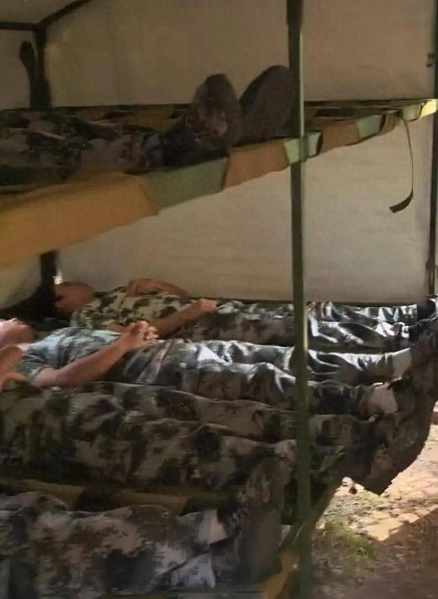 野外住帐篷背后真相竟如此有趣!AG真人哈工大新生回应军训在(图1) 野外住帐篷背后真相竟如此有趣!AG真人哈工大新生回应军训在(图1)